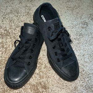 Womens/Mens black converse